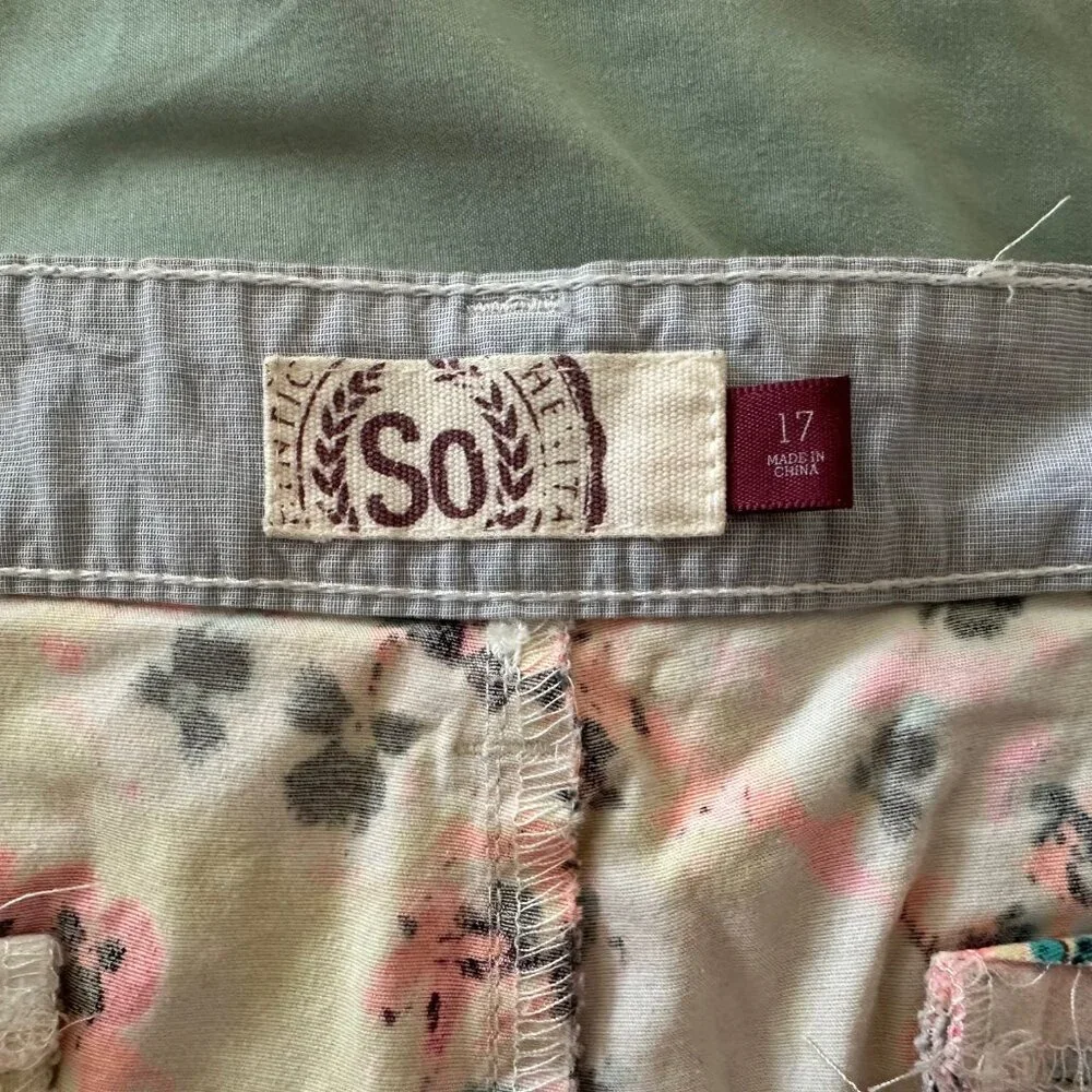 SO Floral Shorts - Size 17 (Juniors) - White & Floral Pattern - Picture 3 of 4